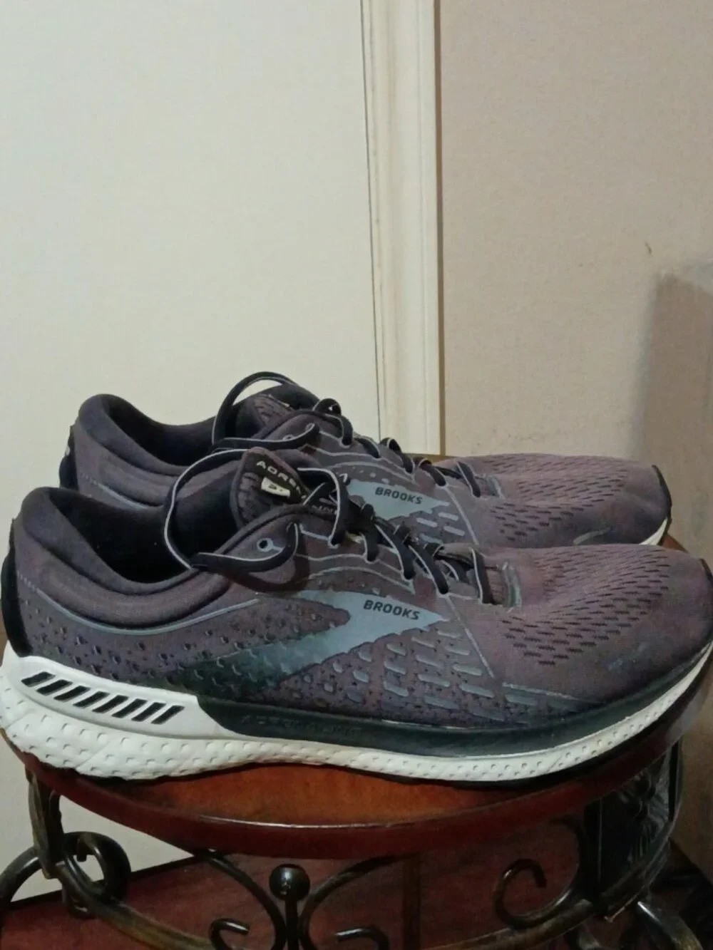 Brooks Mens Adrenaline GTS 21 1103491D093 Gray Running Shoes Size 12 Medium D